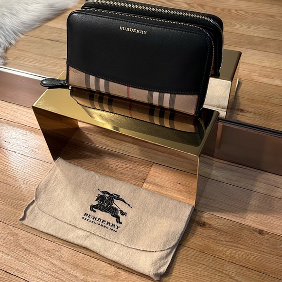 Burberry Pre-Loved Black and Tan Wallet - Picture 3 of 11